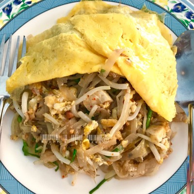 ผัดไทห่อไข่