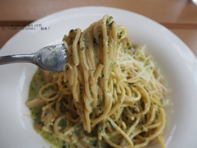 chicken pesto pasta .