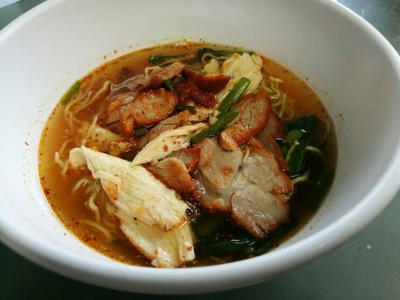 ก๋วยเตี๋ยวไก่ กุ้ง (เจ้าเก่าวัชระ) ก๋วยเตี๋ยวไก่ กุ้ง (เจ้าเก่าวัชระ)