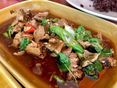 กะเพราหมูตุ๋น