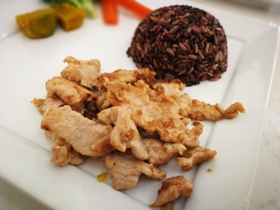 ข้าวหมูทอดกระเทียม