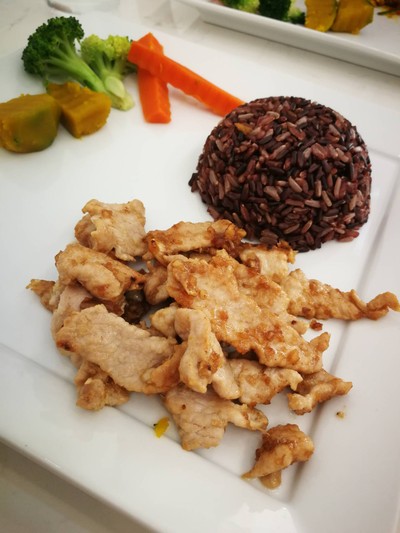 ข้าวหมูกระเทียม