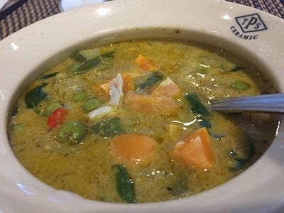 แกงเขียวหวานลูกชิ้นปลากรายไข่เค็ม