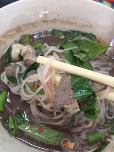 เส้นเล็กหมูน้ำตก ธรรมดา