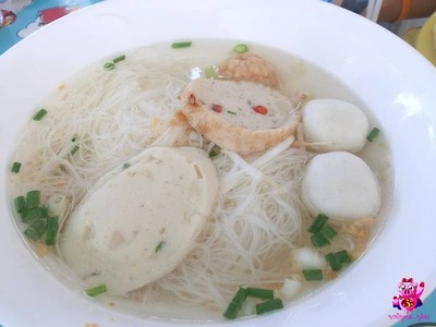 ก๋วยเตี๋ยวลูกชิ้นปลา
