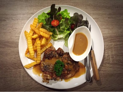 สเต็กหมูพริกไทยดำ