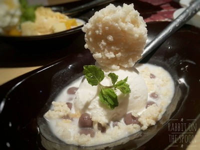 บัวลอยเสวยทรงเครื่อง