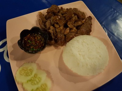 ข้าวเสต็คเนื้อจิ้มแจ่ว