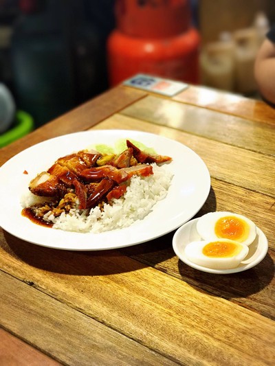 ข้าวหมูแดง+หมูกรอบ+ไข่ต้ม