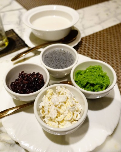 ขนมไข่กบ นกปล่อย มะลิลอย อ้ายตื้อ