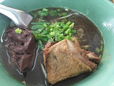 ก๋วยเตี๋ยวเป็ดตุ๋นโกไข่