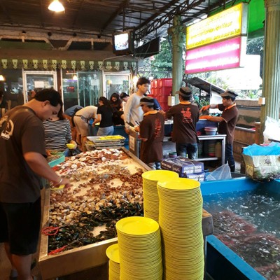 อาหาร หรือ เครื่องดื่ม