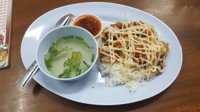 ข้าวไก่กรอบซอสมะนาว