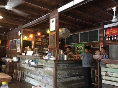 สี่แยกหัวตะเข้คาเฟ่แอนด์เกสท์เฮ้าส์