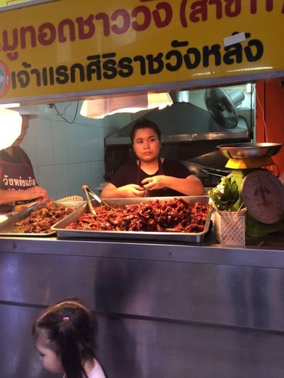 หน้าร้าน หมูทอดชาววัง