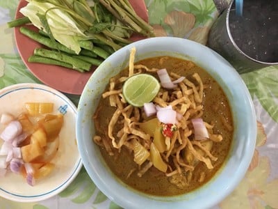 ข้าวซอยน่องไก่