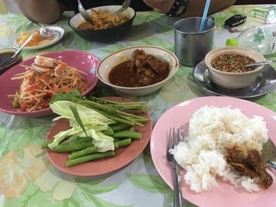 อาหาร หรือ เครื่องดื่ม