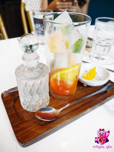 เมนูของร้าน Featherstone .