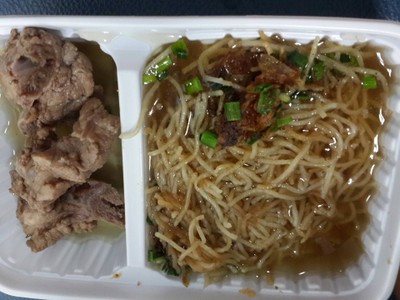 หมี่หุ้น ซุปกระดูกหมู