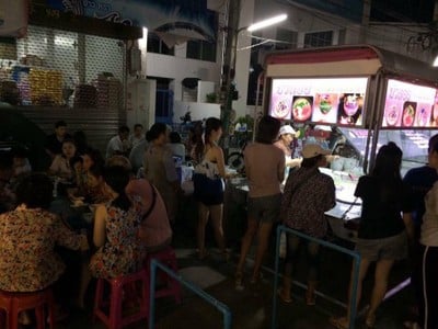 บัวลอยมะพร้าวอ่อน ตลาดบางลี่