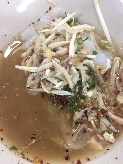 ก๋วยเตี๋ยวต้มยำไก่ฉีก