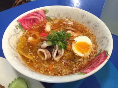 เมนูของร้าน ก๋วยเตี๋ยวไข่ต้มยำ 3 รส กาดมาลิน
