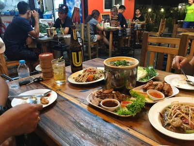 อาหาร หรือ เครื่องดื่ม