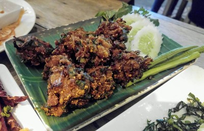 ลาบหมูทอด