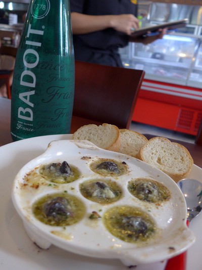 ขนมปังยังไม่มีกริลให้เลยค่ะแต่พอสั่งชุดที่สองกริลให้