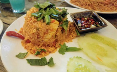 ข้าวผัดต้มยำทะเล