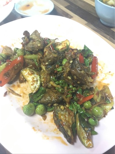 ผัดเผ็ดกบ