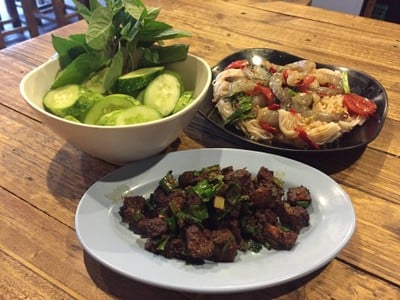 เมนูของร้าน ลาบ ก้อย ซ.นานา