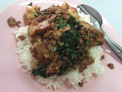 เมนูของร้าน ครัววุฒิ อาหารตามสั่งหลัง ญ.ว.