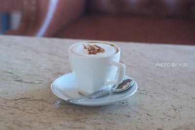 คาปูชิโนร้อน ฿55