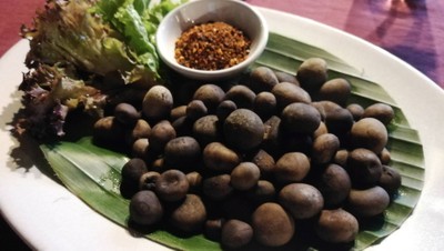 เห็ดเผาะคั่วเกลือ ออเดิฟสถานีรถไฟ จิ้นส้มหมก