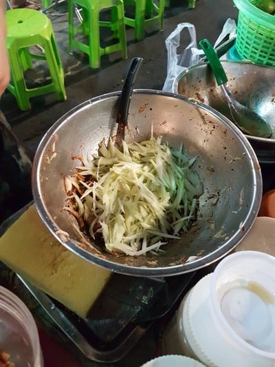 ยำมะม่วงกุ้งสด