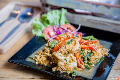 ผัดผงกะหรี่ทะเล