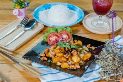 ไก่ผัดเม็ดมะม่วงหิมพานต์