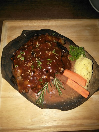 เมนูนี้แบบต้องสั่งนะคือเนื้อชุ่มละลายในปากทีเดียว หอมเครื่องเทศจากซอส