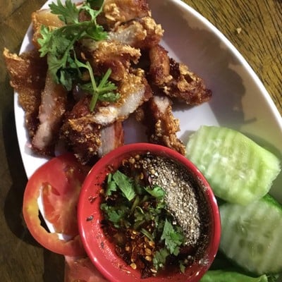 หมูทอดกรอบจิ้มแจ่ว