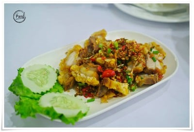 หมูกรอบผัดพริกเกลือ