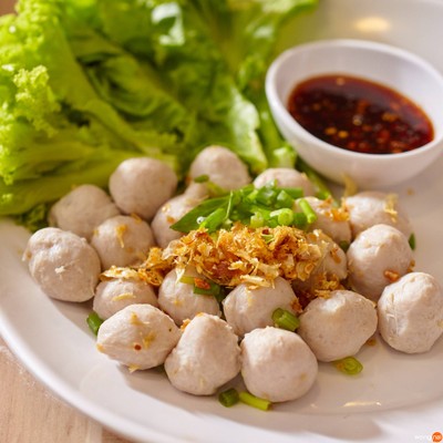 เมนูของร้าน ลูกชิ้นหมูแพร่งนรา The Glass Market Bangna