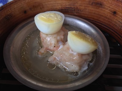 กุ้งสับไข่นกกระทา