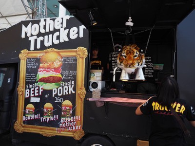 หน้าร้าน Mother Trucker Burger