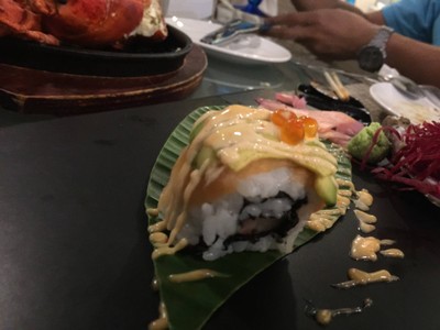 ซูชิแซลม่อนอะโวคาโด