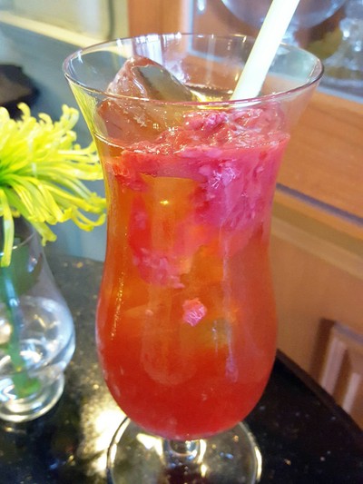ICED TEA WITH PEACH & RASPBERRY
