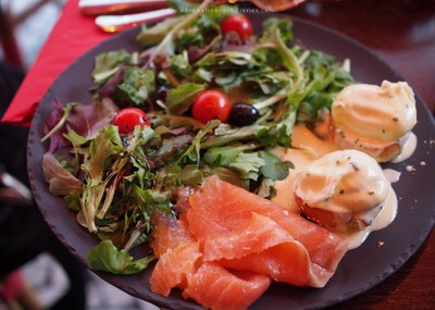 Eggs Benedict & Salad