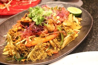 บะหมี่ผัดสิงคโปร์ ใส่ล็อบสเตอร์