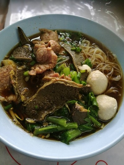 ก๋วยเตี๋ยวเนื้อรวมมิตร - เส้นหมี่ (น้ำ)