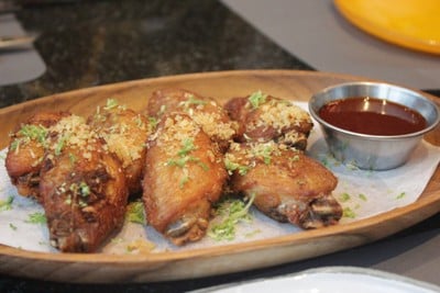 ปีกไก่ทอดตะไคร้ พร้อมซอสแซมบาลกุ้งบ่น